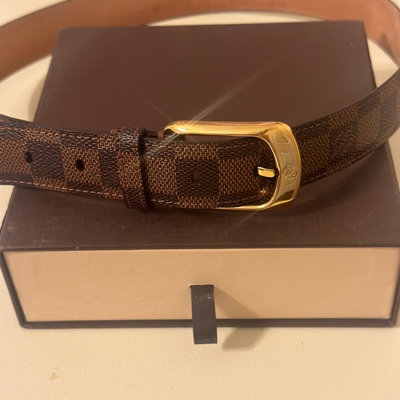 Louis Vuitton leather belt - Picture 2 of 5